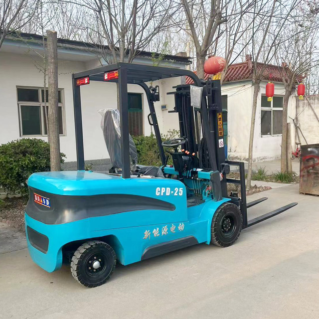 Industriële heftruck, 2,5 ton  - Heavy Equipment Logistics recensie en prijs