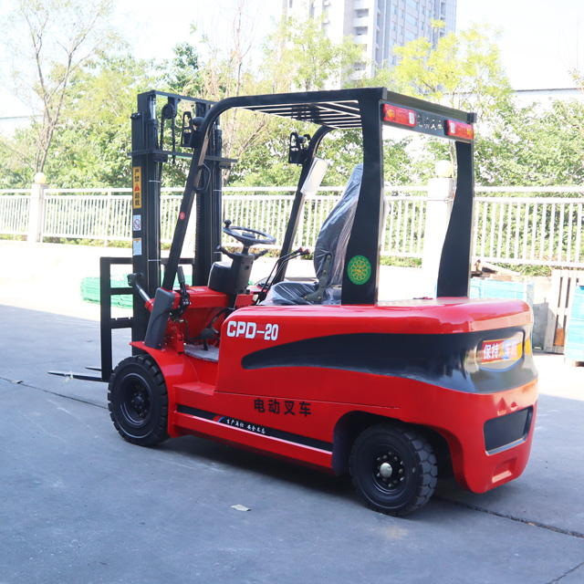 Aangepaste 2,0-tons heftruck,  - Heavy Equipment Logistics recensie en prijs