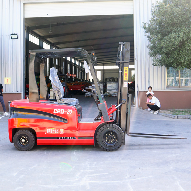 Aangepaste 2,0-tons heftruck,  - Heavy Equipment Logistics recensie en prijs