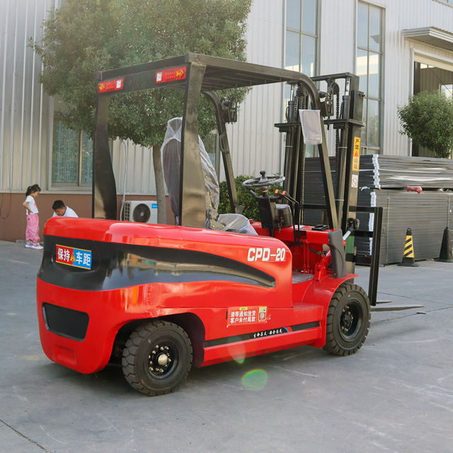 Aangepaste 2,0-tons heftruck,  - Heavy Equipment Logistics recensie en prijs
